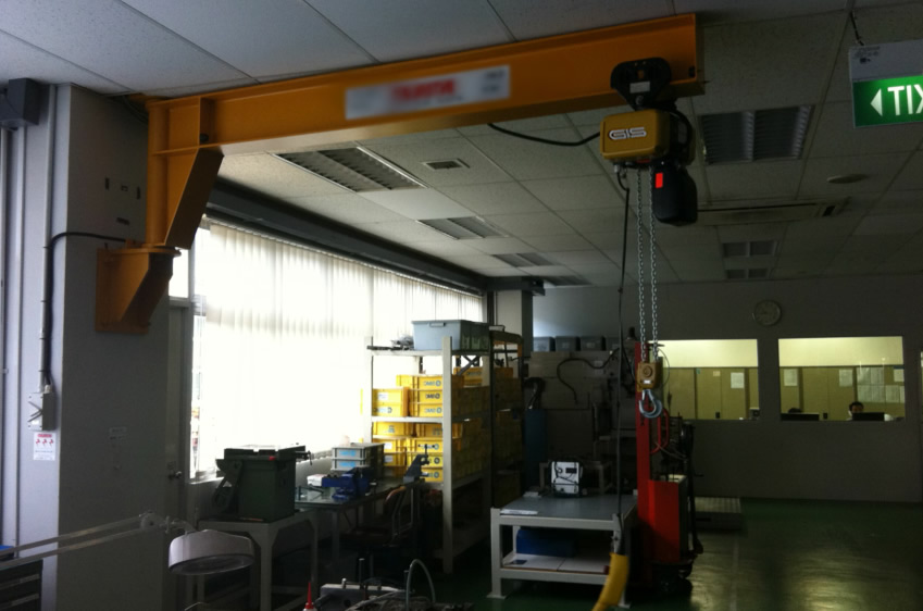 冠航進口GIS歐式電動葫蘆在實驗室中吊運作業